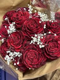 Free Wooden Rose Bouquet on 2/14 at Lowe's Home Improvement